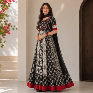 Florist Black Emb Maxi Set